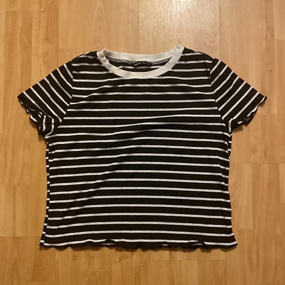 Cute top - Picture 2 of 2